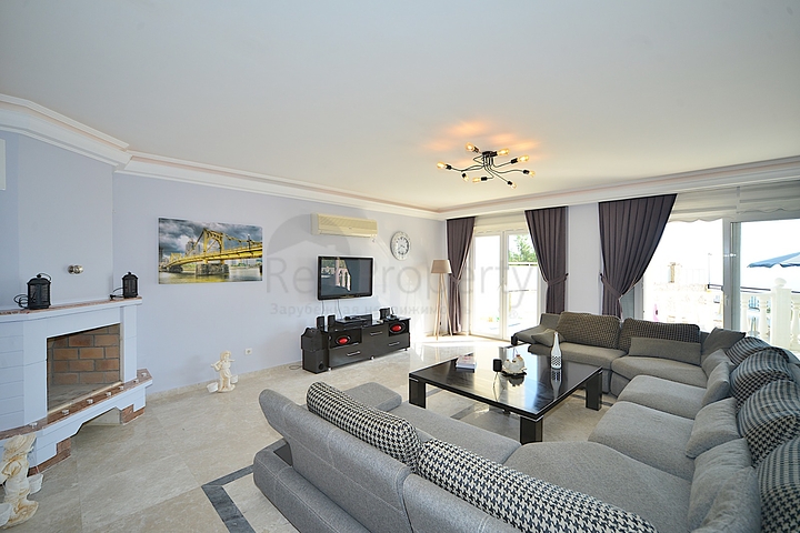 فيلا مستقلة مع مسبح خاص في مركز الانيا 