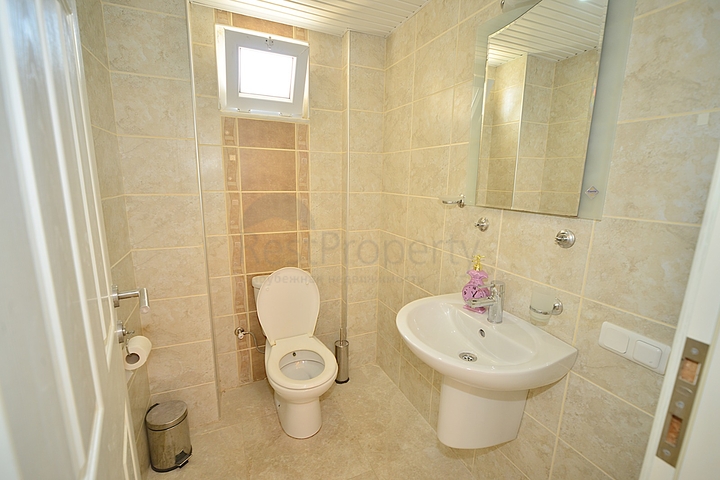 فيلا مستقلة مع مسبح خاص في مركز الانيا 