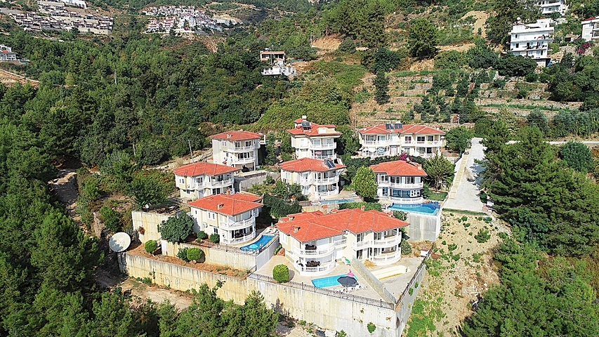 فيلا مستقلة مع مسبح خاص في مركز الانيا 