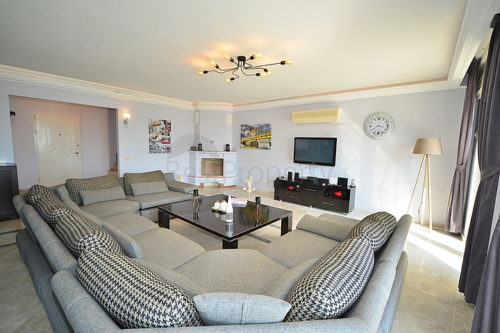 فيلا مستقلة مع مسبح خاص في مركز الانيا 