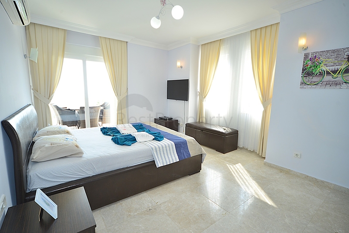 فيلا مستقلة مع مسبح خاص في مركز الانيا 