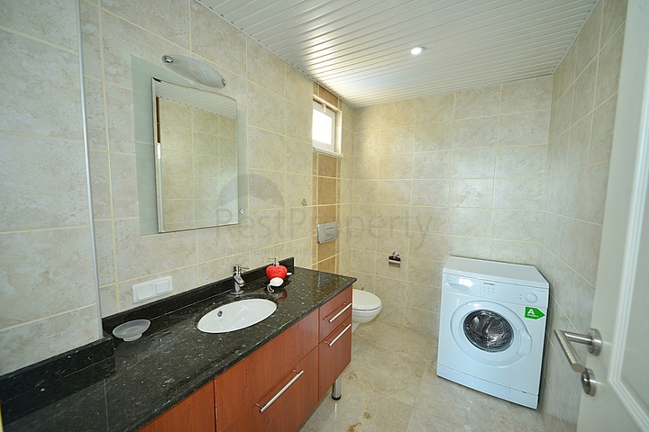 فيلا مستقلة مع مسبح خاص في مركز الانيا 