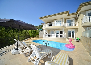 فيلا مستقلة مع مسبح خاص في مركز الانيا 