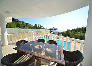 فيلا مستقلة مع مسبح خاص في مركز الانيا 