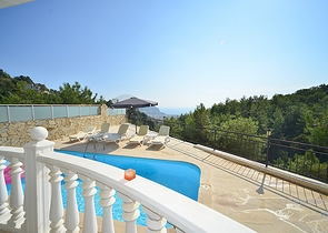 فيلا مستقلة مع مسبح خاص في مركز الانيا 