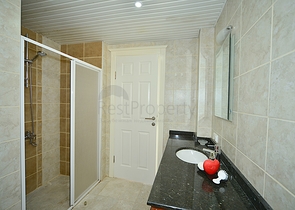 فيلا مستقلة مع مسبح خاص في مركز الانيا 