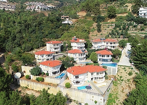 فيلا مستقلة مع مسبح خاص في مركز الانيا 