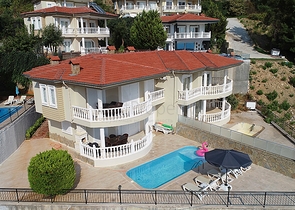 فيلا مستقلة مع مسبح خاص في مركز الانيا 