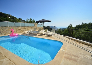 فيلا مستقلة مع مسبح خاص في مركز الانيا 