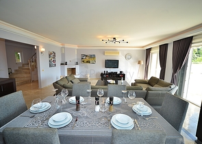 فيلا مستقلة مع مسبح خاص في مركز الانيا 