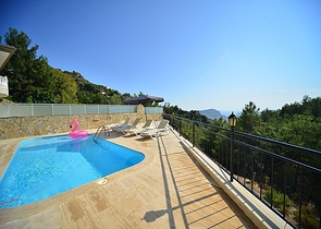 فيلا مستقلة مع مسبح خاص في مركز الانيا 