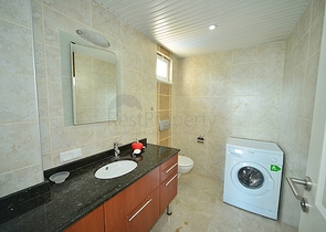 فيلا مستقلة مع مسبح خاص في مركز الانيا 