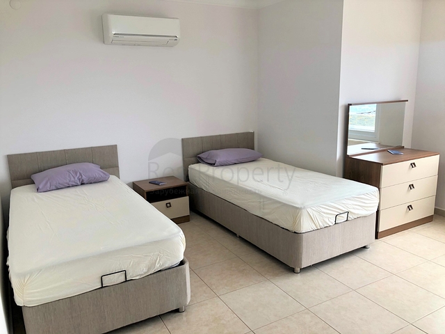 فيلا مستقلة -مسبح خاص - 5 غرف وصالة - مركز الانيا