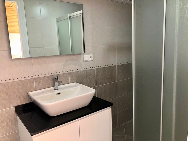 فيلا مستقلة -مسبح خاص - 5 غرف وصالة - مركز الانيا