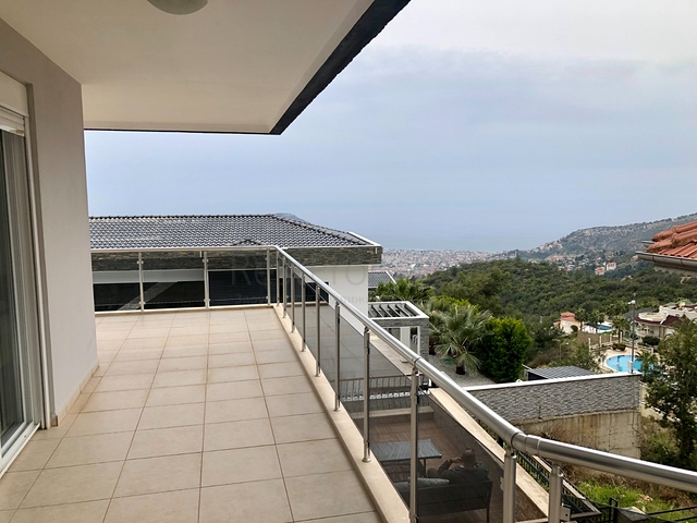 فيلا مستقلة -مسبح خاص - 5 غرف وصالة - مركز الانيا