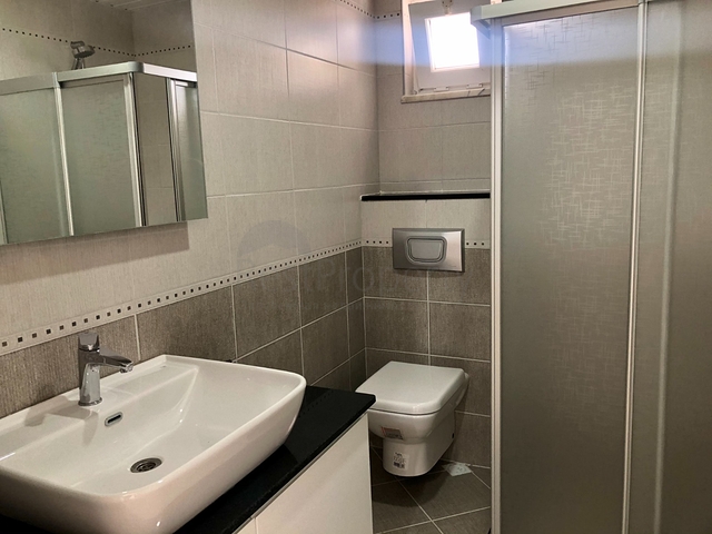 فيلا مستقلة -مسبح خاص - 5 غرف وصالة - مركز الانيا