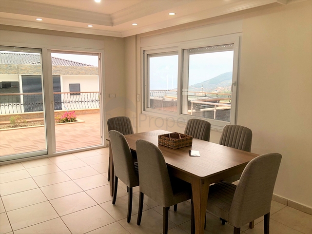 فيلا مستقلة -مسبح خاص - 5 غرف وصالة - مركز الانيا