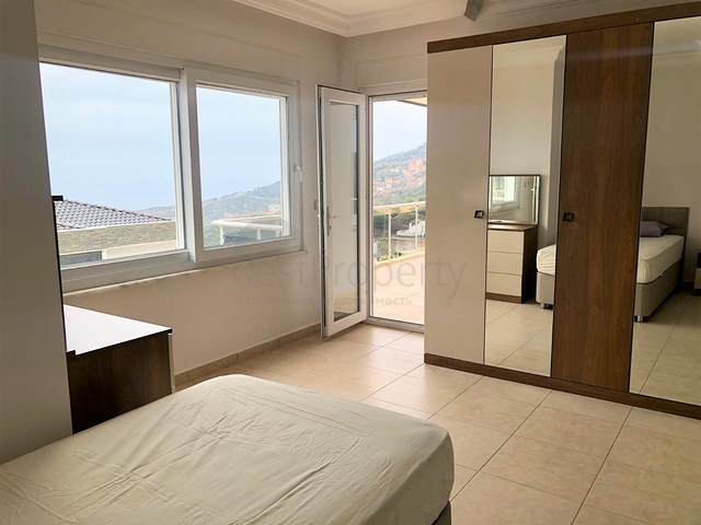 فيلا مستقلة -مسبح خاص - 5 غرف وصالة - مركز الانيا