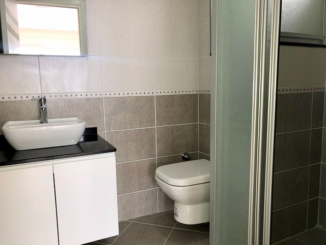 فيلا مستقلة -مسبح خاص - 5 غرف وصالة - مركز الانيا