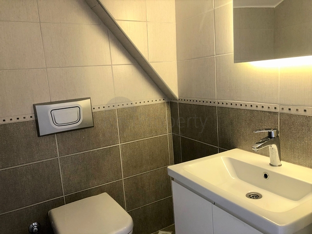 فيلا مستقلة -مسبح خاص - 5 غرف وصالة - مركز الانيا