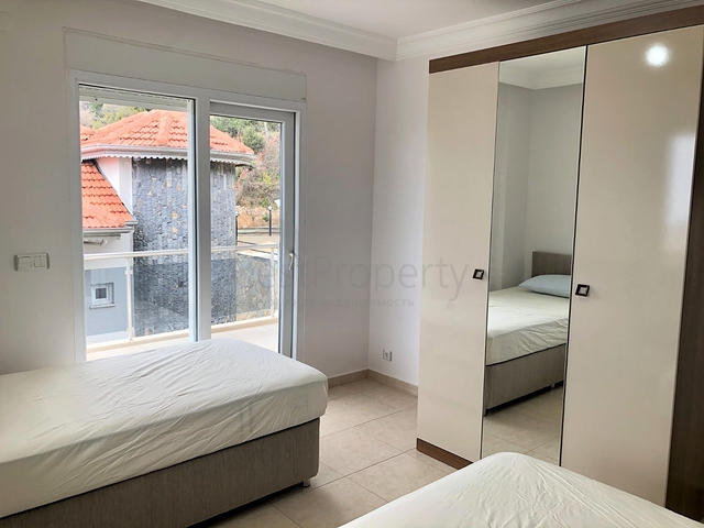 فيلا مستقلة -مسبح خاص - 5 غرف وصالة - مركز الانيا