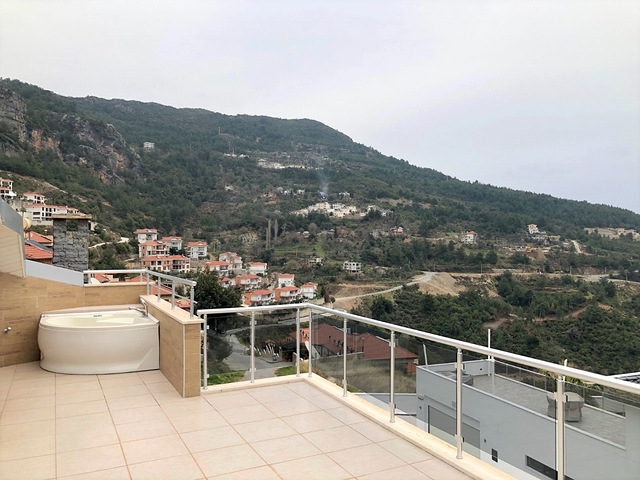 فيلا مستقلة -مسبح خاص - 5 غرف وصالة - مركز الانيا