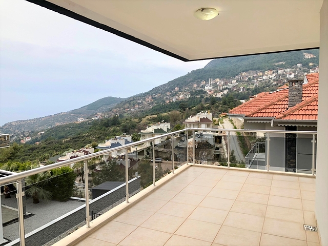 فيلا مستقلة -مسبح خاص - 5 غرف وصالة - مركز الانيا