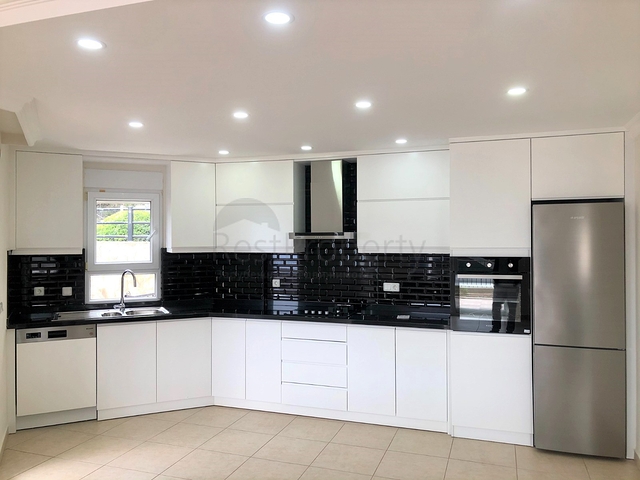 فيلا مستقلة -مسبح خاص - 5 غرف وصالة - مركز الانيا