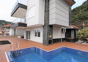 فيلا مستقلة -مسبح خاص - 5 غرف وصالة - مركز الانيا