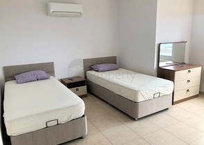 فيلا مستقلة -مسبح خاص - 5 غرف وصالة - مركز الانيا