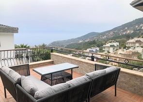 فيلا مستقلة -مسبح خاص - 5 غرف وصالة - مركز الانيا