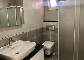 فيلا مستقلة -مسبح خاص - 5 غرف وصالة - مركز الانيا