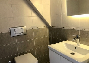 فيلا مستقلة -مسبح خاص - 5 غرف وصالة - مركز الانيا