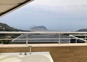 فيلا مستقلة -مسبح خاص - 5 غرف وصالة - مركز الانيا