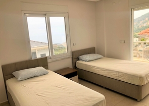 فيلا مستقلة -مسبح خاص - 5 غرف وصالة - مركز الانيا