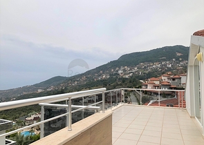 فيلا مستقلة -مسبح خاص - 5 غرف وصالة - مركز الانيا