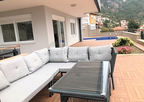 فيلا مستقلة -مسبح خاص - 5 غرف وصالة - مركز الانيا