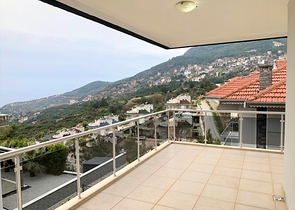 فيلا مستقلة -مسبح خاص - 5 غرف وصالة - مركز الانيا