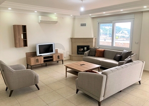 فيلا مستقلة -مسبح خاص - 5 غرف وصالة - مركز الانيا