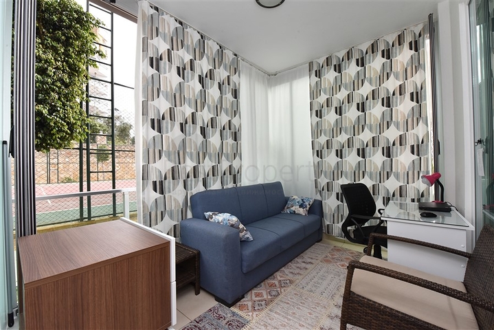 مجمع بخدمات ممتازة - شقة غرفة وصالة مفروشة - في منطقة توسمور/ الانيا 