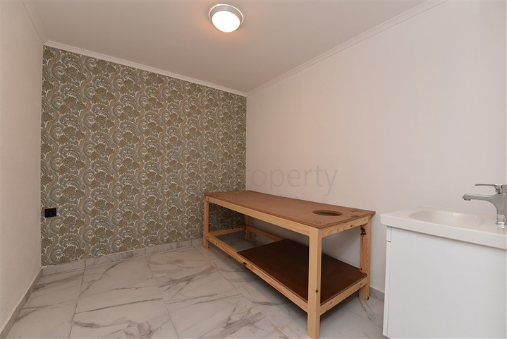 سعر مناسب - شقة غرفة وصالة مفروشة -ضمن مجمع حديث -افسلار / الانيا 