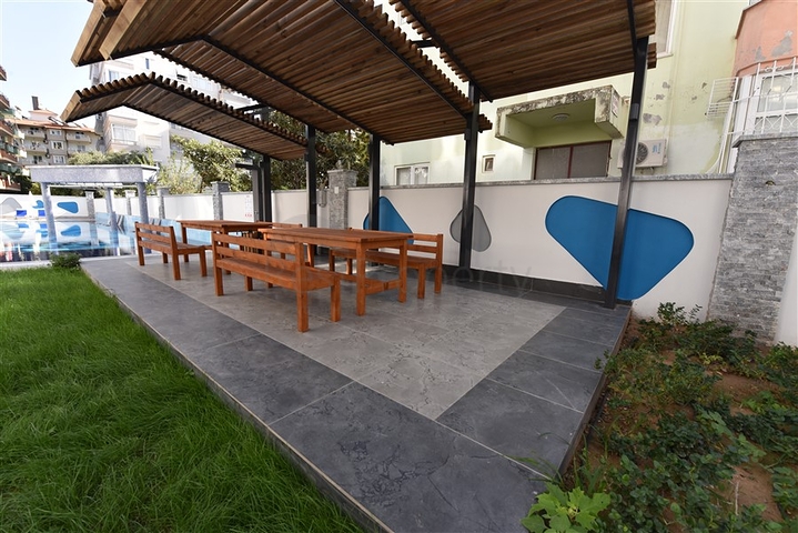 شقة ضمن مجمع حديث - تصميم 1+2 - مطبخ منفصل- مركز الانيا 