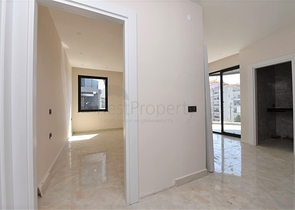 شقة ضمن مجمع حديث - تصميم 1+2 - مطبخ منفصل- مركز الانيا 