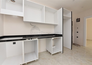 شقة ضمن مجمع حديث - تصميم 1+2 - مطبخ منفصل- مركز الانيا 