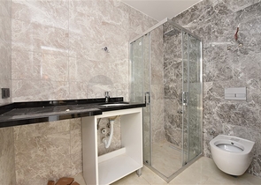 شقة ضمن مجمع حديث - تصميم 1+2 - مطبخ منفصل- مركز الانيا 