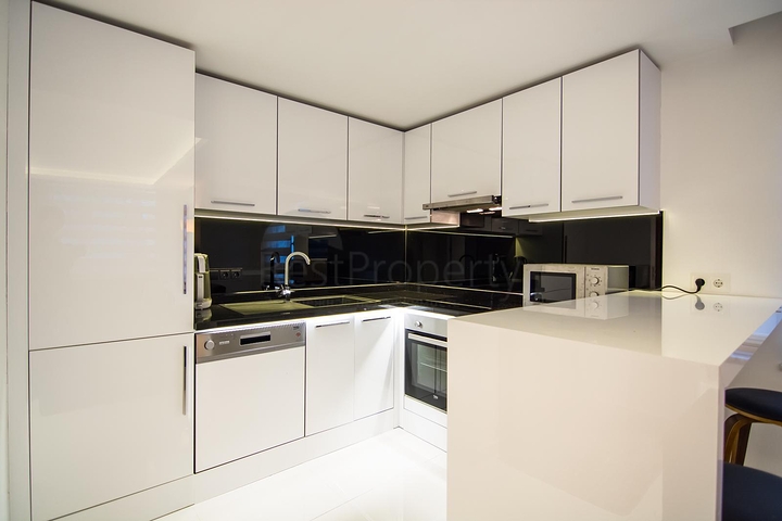 في مركز الانيا - بعيدة 150 متر عن البحر - شقة 1+1- مناسبة للاستثمار 