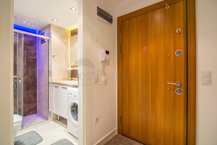 في مركز الانيا - بعيدة 150 متر عن البحر - شقة 1+1- مناسبة للاستثمار 