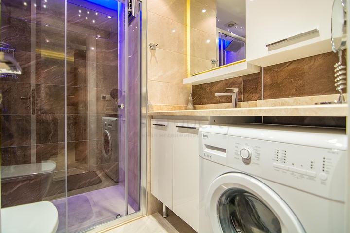 في مركز الانيا - بعيدة 150 متر عن البحر - شقة 1+1- مناسبة للاستثمار 