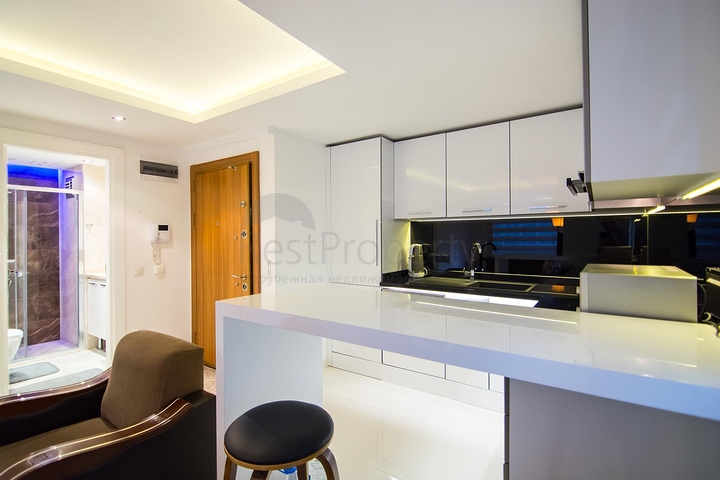 في مركز الانيا - بعيدة 150 متر عن البحر - شقة 1+1- مناسبة للاستثمار 