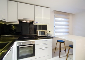 في مركز الانيا - بعيدة 150 متر عن البحر - شقة 1+1- مناسبة للاستثمار 